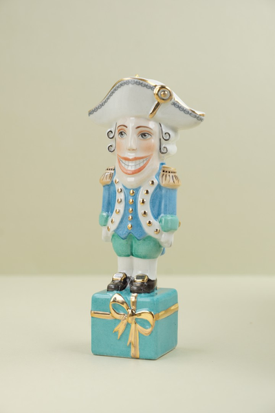 Щелкунчик на подарке (небесный)