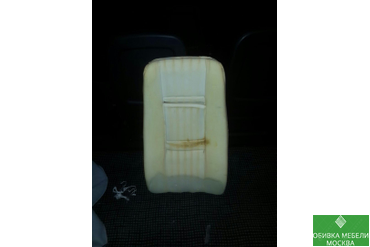 Снята обивка спинка кресла