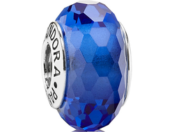 Синий  граненый шарм пандора из муранского стекла 791067
