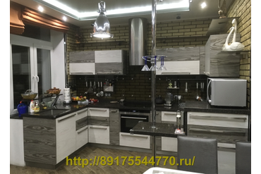 013-1 Фасады этой кухни сделаны из плиты TSS, CLEAF (Италия):
- S 080 millennium светлый
- S 081 millennium темный
