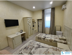 Дом на Курортной  №575  3х местный номер  1 этаж №102  бассейн