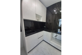 Кухня черно белая