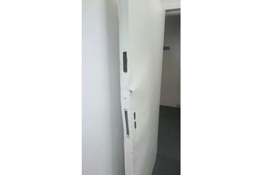 Сломанная дверь