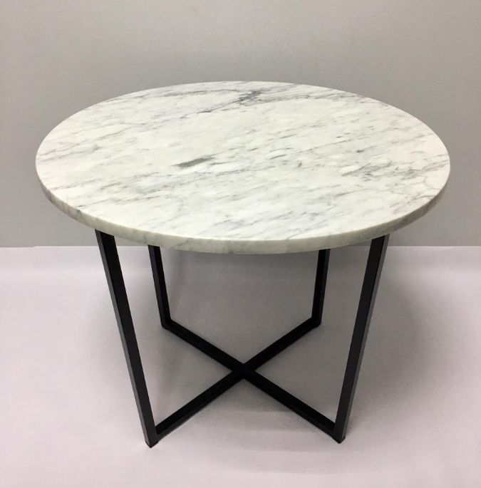 Журнальный стол из мрамора Bianco Carrara (овальный, 520х430х450 мм, цвет подстолья черный)