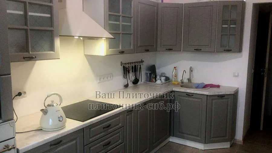 Подготовка к укладке фартука из алюминиевой мозаики Artens