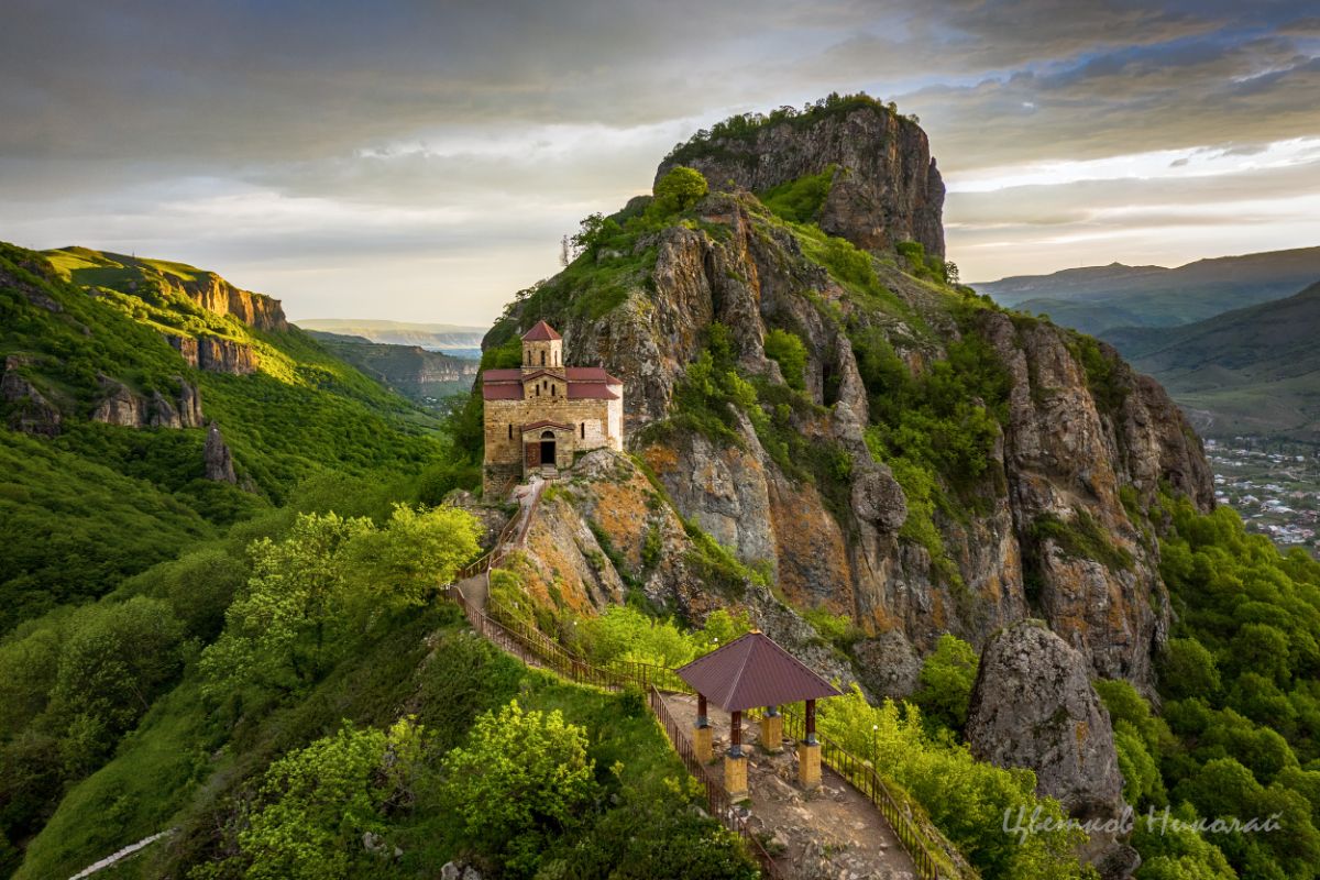 Сентинский храм Домбай