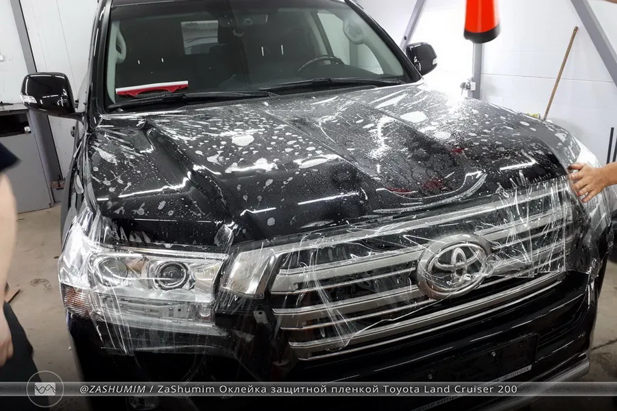 Оклейка защитной пленкой Toyota Land Cruiser 200