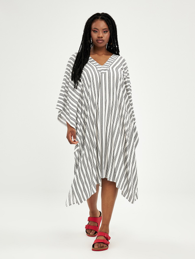 Эффектное летнее платье в полоску