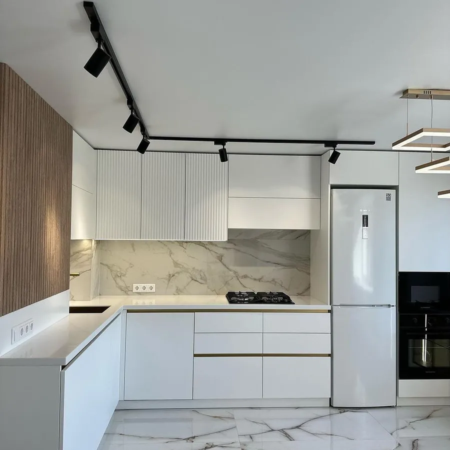 Кухня угловая , 2400*3600 мм. Материал фасадов МДФ. Срок изготовления от 30 рабочих дней. Цена на момент заказа 198000 руб