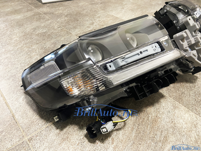 Фары Toyota Land Cruiser 200 черные Executive (GBT)