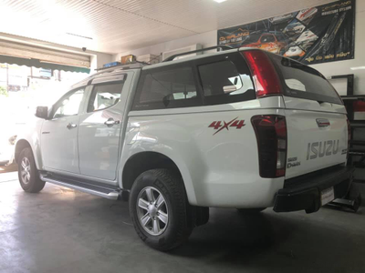 Кунг Sammitr SUV Plus V4 для пикапа Isuzu D-max RT85 рестайл 2019-2020 г.в. c 3-литровым двигателем