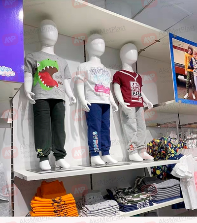 C138B Манекен детский пластиковый черный глянцевый 138 см на металлической подставке