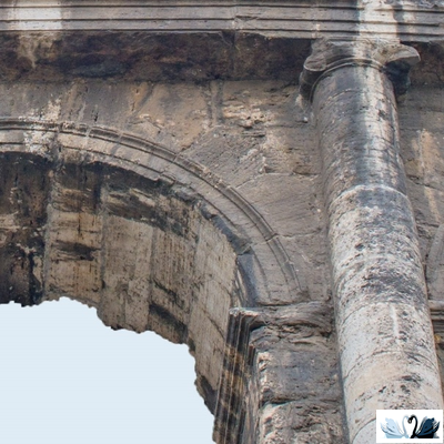 Колизей - древнейший амфитеатр, давший название керамограниту Березакерамика Колизей, часть арки