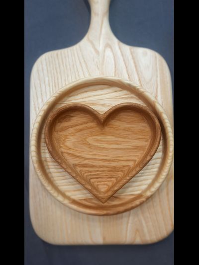 Тарелочка в виде сердца: диаметр 14 см, дуб