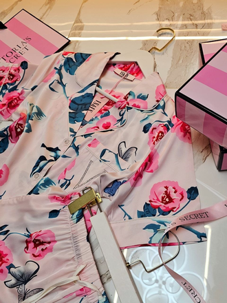 Пижама Виктория Сикрет светлая в цветочек 44-46