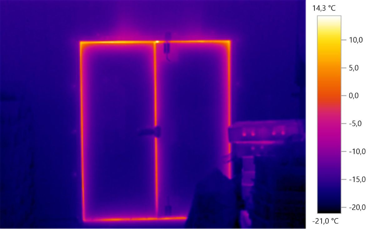 Неразрушающий контроль (термографирование) холодильной камеры