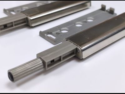 Толкатель Push Latch с демпфером (с прямой пластиной)