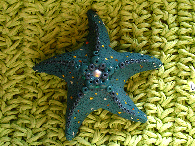 Летняя брошь "Морская звезда" с жемчужной вставкой