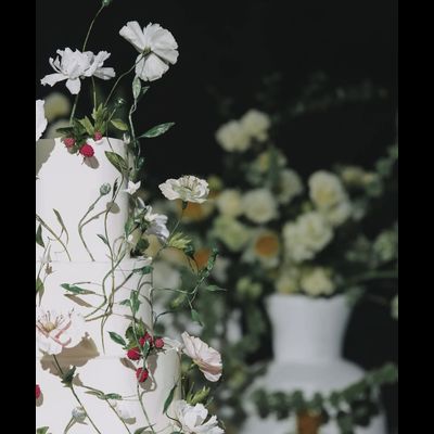 Торт трехъярусный с вафельными цветами 3 яруса(9-12кг) (копия)