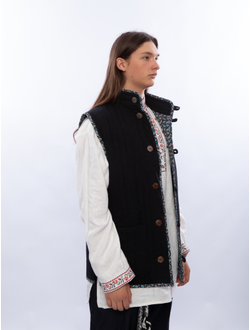 Жилетка родное тепло Черная из крапивы