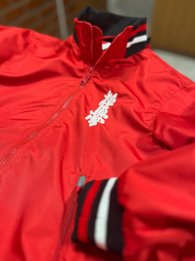 Укороченная ветровка с трикотажными манжетами