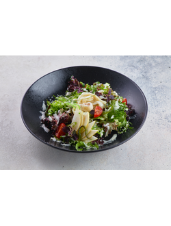 Салат с командорским кальмаром и  чуккой  (210гр)