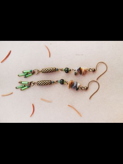 &quot;Сокровище хвойного леса&quot;, бохо-серьги с кварцем и чешским бисером