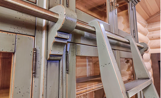 Библиотека модульная закрытая, с лестницей.