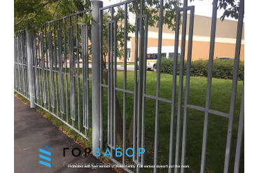 Металлический сварной забор для школы в Москве