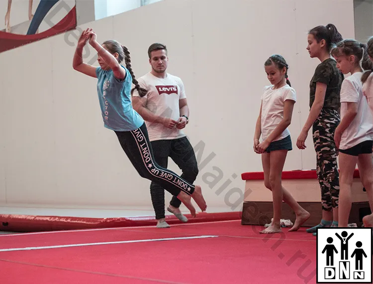 Помост гимнастический на пружинной основе. Томск,  Реактор