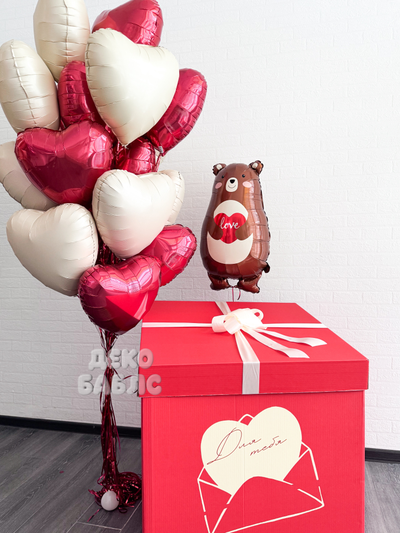 ольшая красная коробка с вылетающими гелиевыми шарами и огромным сердцем с надписью любимой