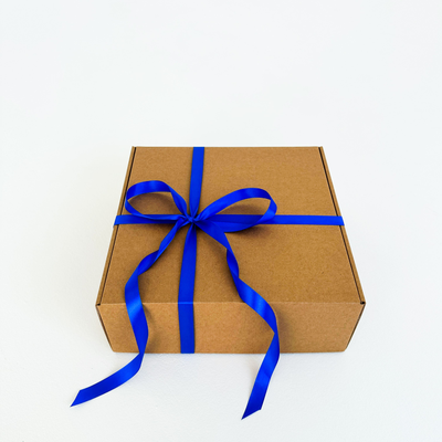 3 штуки - Подарочная коробка GILEV 32х32х12см с наполнителем и синей лентой