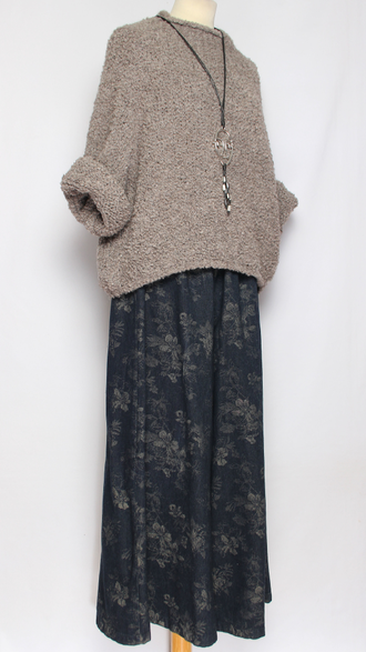 БРЮКИ-ЮБКА джинс-гобелен "БЕЗ КАРМАНОВ" размвтые цветы черные, синие р.46-54