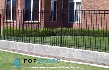 Монолитный ленточный фундамент для сварного забора