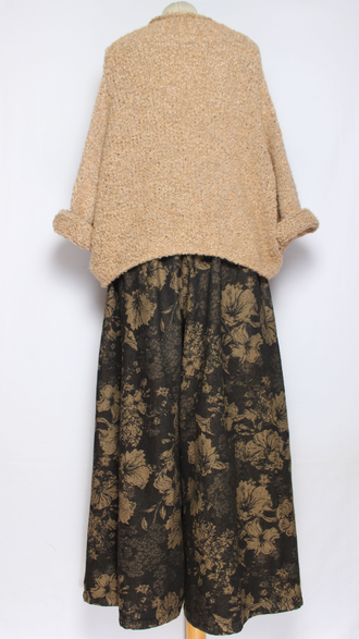 БРЮКИ-ЮБКА джинс-гобелен "БЕЗ КАРМАНОВ" крупные цветы черные, синие р.46-54