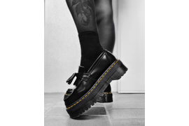 Черные лоферы Dr Martens Adrian с кисточкой на толстой платформе