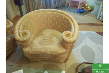 Старая порванная обивка кресла.☎ 8977-309-49-43