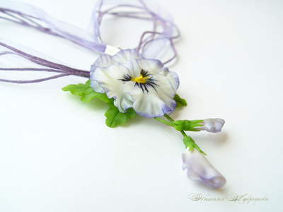 Кулон "Анютины глазки" . Цветы из полимерной глины