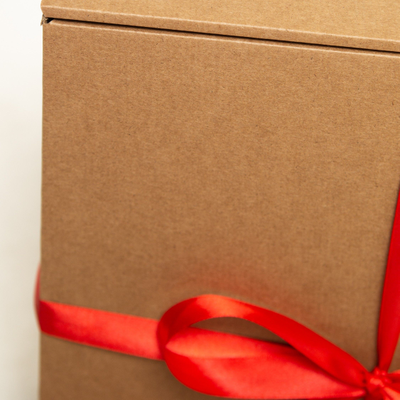 3 штуки - Подарочная коробка GILEV 32х32х12см с наполнителем и красной лентой