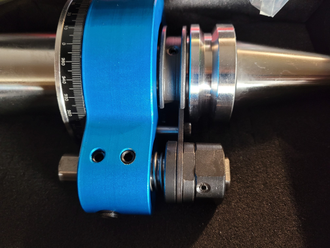 Угловая фрезерная головка AG90-BT40-ER40-132L с набором цанг 4-26 мм 0.008 мм