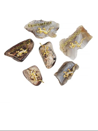 Ящерка на камне