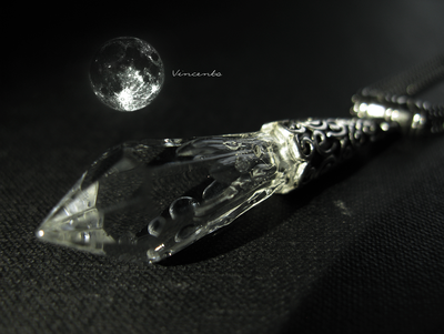 Ледяной кристалл. Кулон с кристаллом в стиле фэнтези