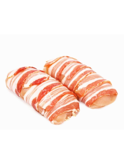 Рулеты из филе курицы в сыворяленом беконе с начинкой из творожного сыра и зелени.