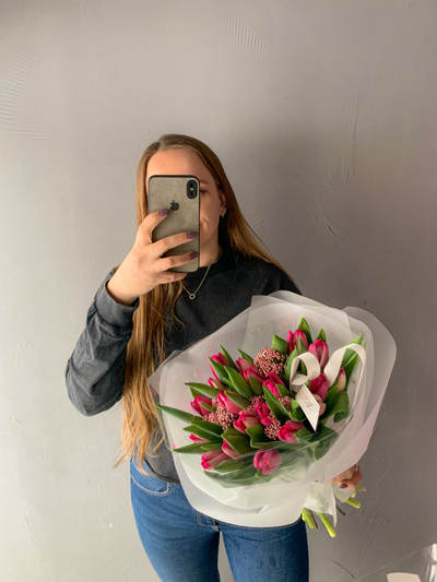 Букет розовых тюльпанов с озотамнусом (модификация 1)