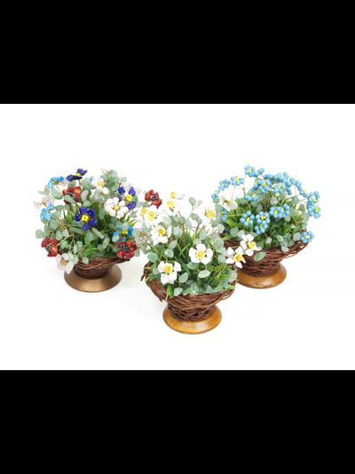 Букет из самоцветов в корзинке