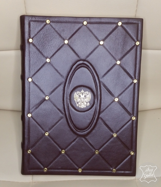 Ежедневник в твердой обложке с гербом России