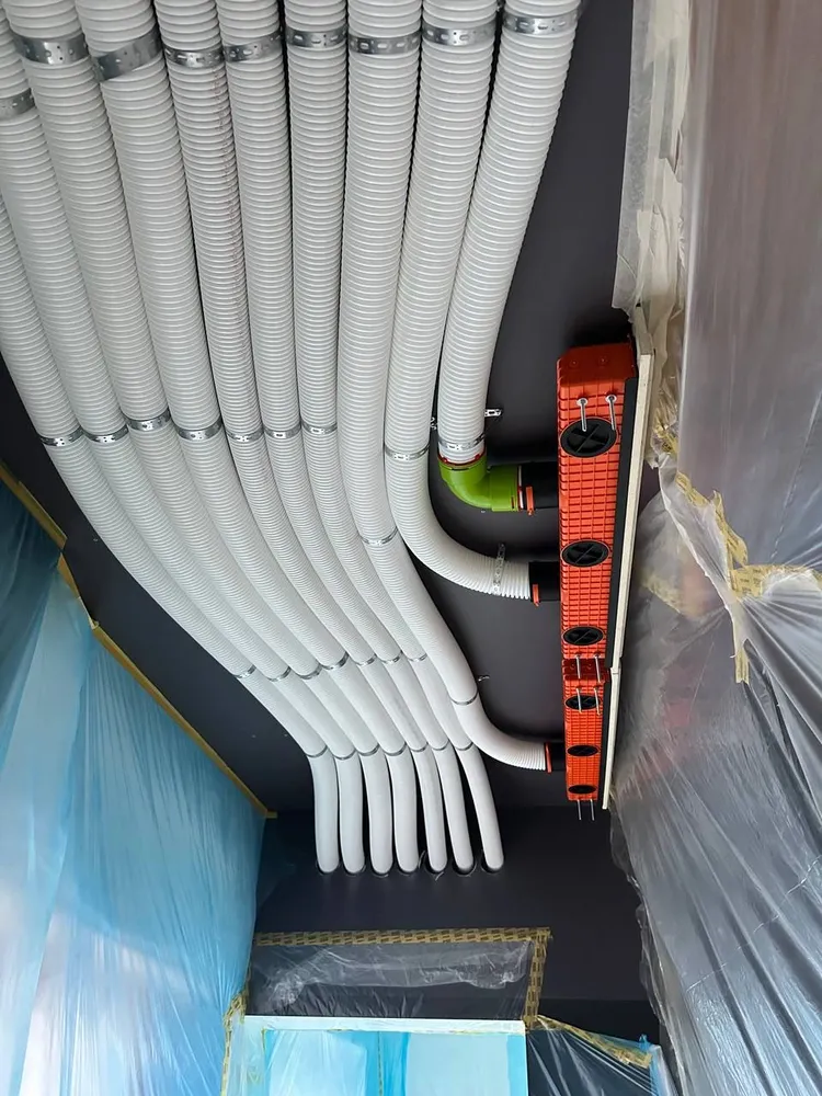 Низкопрофильные пластиковые воздуховоды и линейный диффузор скрытого монтажа Blizzard Lufttechnik (Германия)