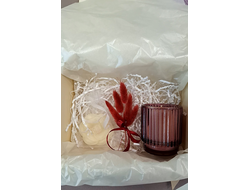 Подарочный набор: свеча из соевого воска в красивой баночке, ароматическое саше