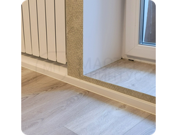 Плинтус ХДФ Dollken Cubu Flex Life 40мм Х 2,5 м 1013/5012 Белый в интерьере 3