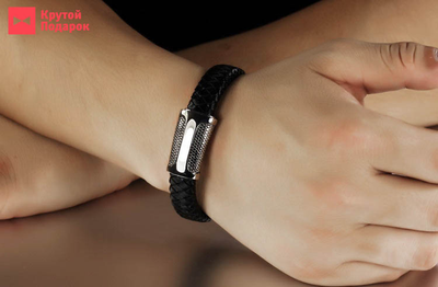 Браслет из кожи с металлической вставкой